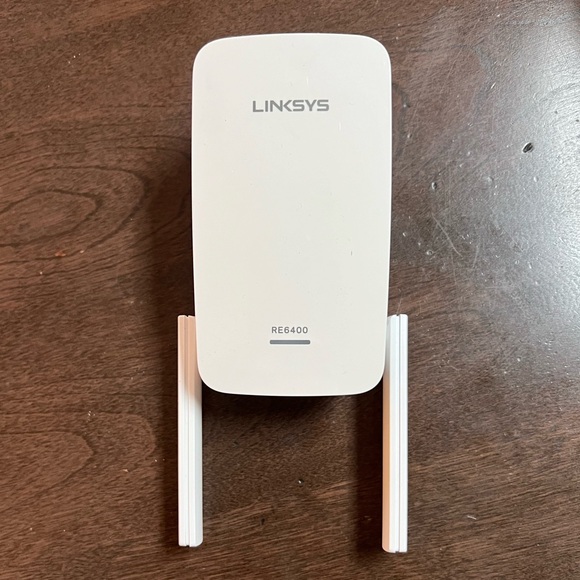 Linksys Dual Band Wi-Fi Range Booster Extender (RE6400) w/ 7,500 Sq. Ft. Range - Picture 6 of 7